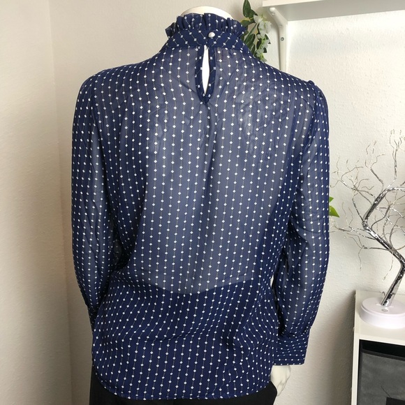 Elegant Blue Blouse - Picture 3 of 6